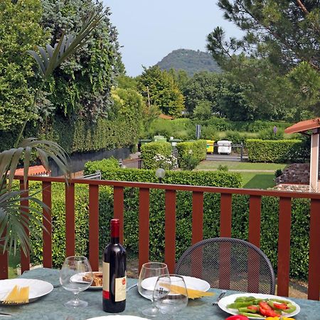 Camping Garden Tourist Manerba del Garda Bilik gambar